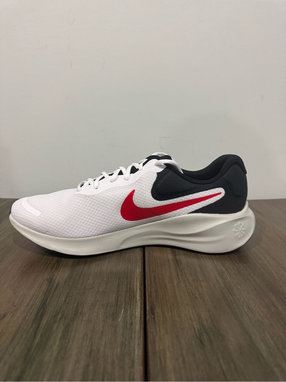 NIKE REVOLUCIÓN 7 MENS RUNNING SHOES